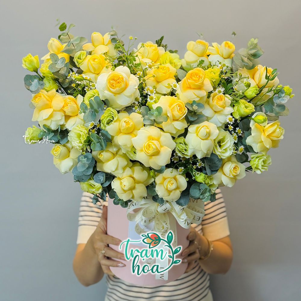 Giỏ hoa chúc mừng khai trương với sắc vàng làm chủ đạo