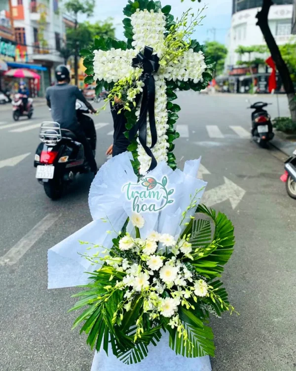 Vòng hoa công giáo hình thánh giá 2 tầng