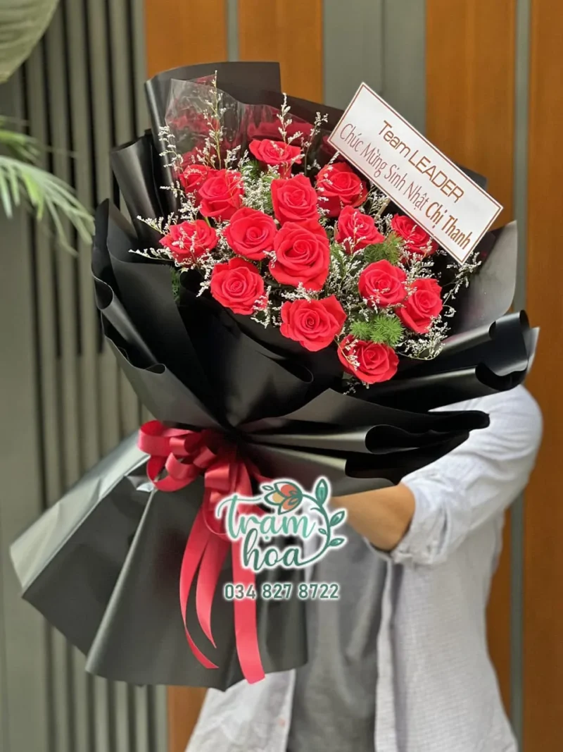 Bó hoa hồng đỏ đơn giản