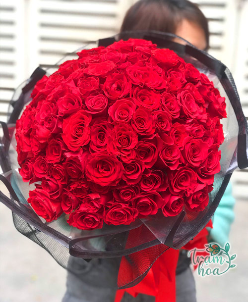 Ý nghĩa của bó hoa 100 bông hồng đỏ