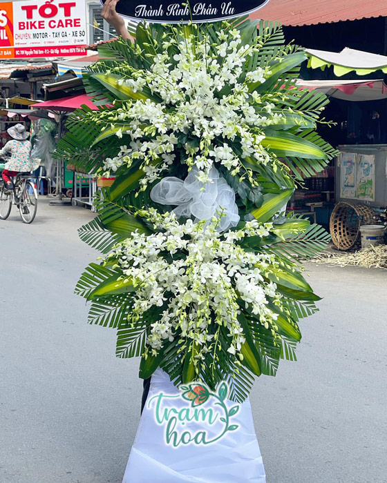Hoa tang lễ kính viếng tại tiệm hoa tươi long an