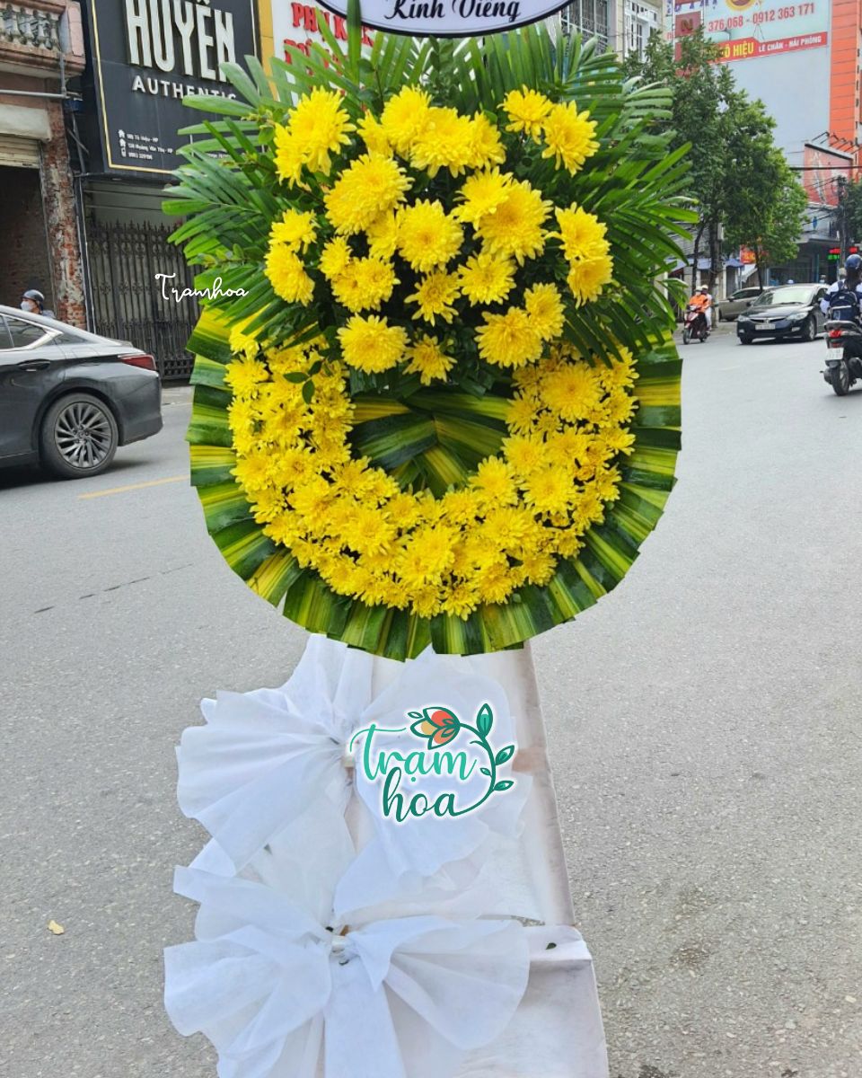 Vòng hoa tang lễ truyền thống phù hợp với người mất lớn tuổi tại Trạm Hoa Ninh Bình