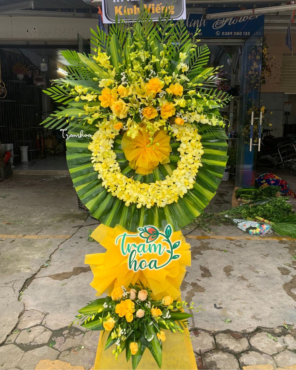 Vòng hoa đám tang trang trọng tại Shop hoa tươi Tuyên Quang
