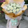 Bó hoa hồng trắng đơn giản