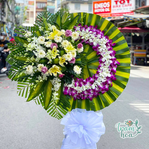 Hoa phân chia buồn đám tang bên trên shop hoa tươi quận 7