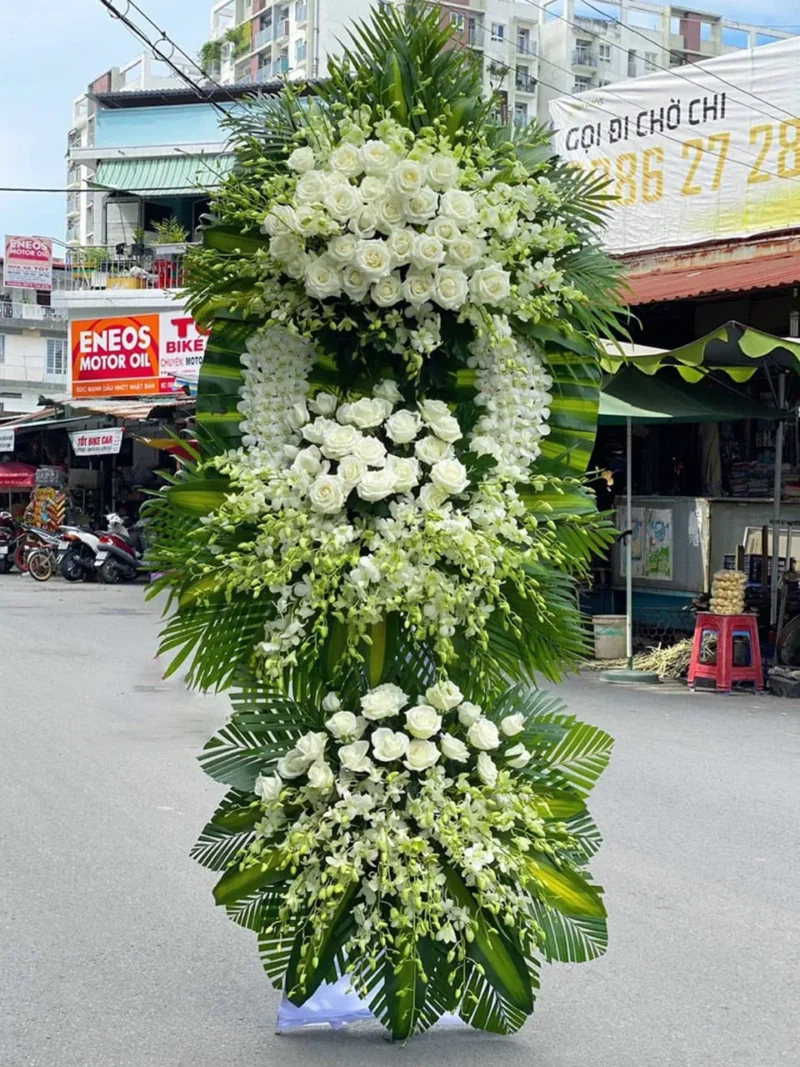 Hoa chia buồn khổng lồ tại Gò Vấp