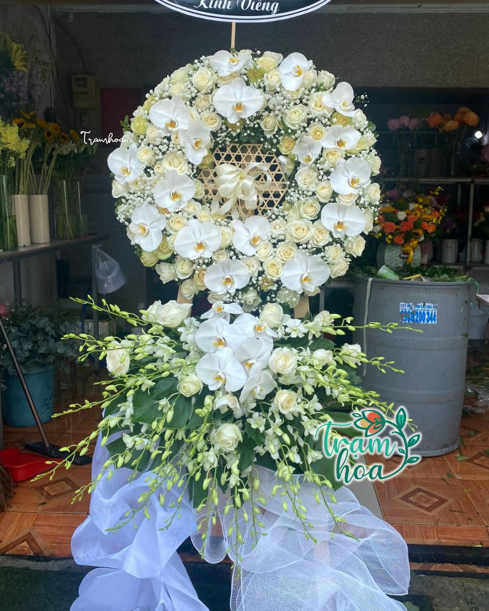 Trạm Hoa Gò Vấp hỗ trợ giao hoa tang lễ tận nơi, có chụp ảnh xác nhận