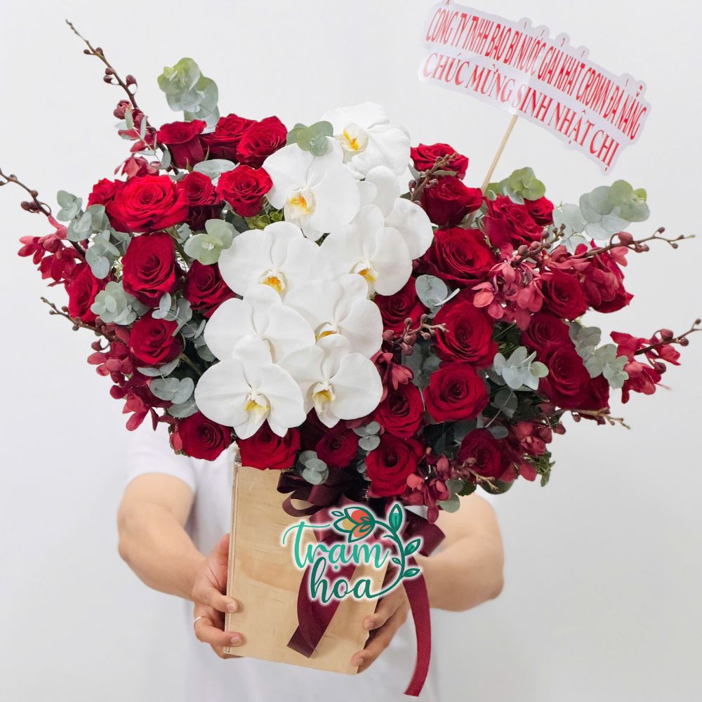 Giỏ hoa tươi giao đến văn phòng tại Biên Hòa