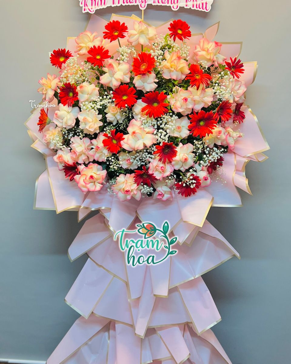 Kệ hoa chúc mừng khai truơng đẹp tại Trạm Hoa Hóc Môn