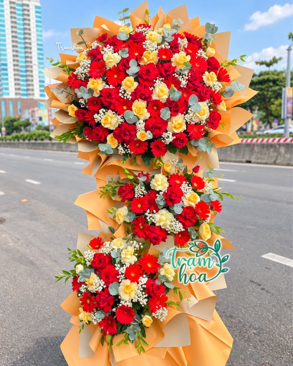 Kệ hoa Đắc Lợi KT047 ba tầng phối hồng đỏ, hồng vàng Victor và đồng tiền đỏ