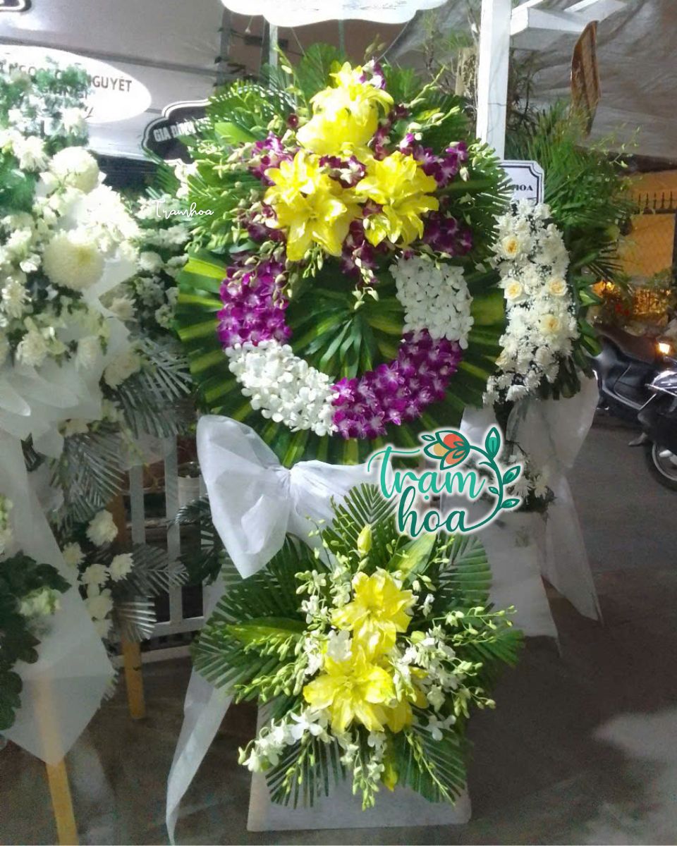 Hoa chia buon trang trong tai tram hoa cam my Hoa chia buồn trang trọng tại Trạm Hoa Cẩm Mỹ