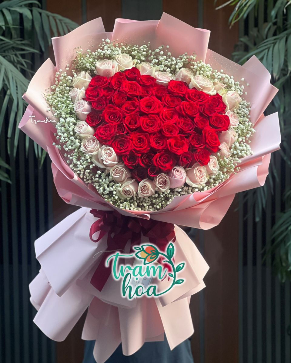 Bó hoa kết trái tim – bó hoa khổng lồ – Thể hiện tình cảm mãnh liệt, không giới hạn