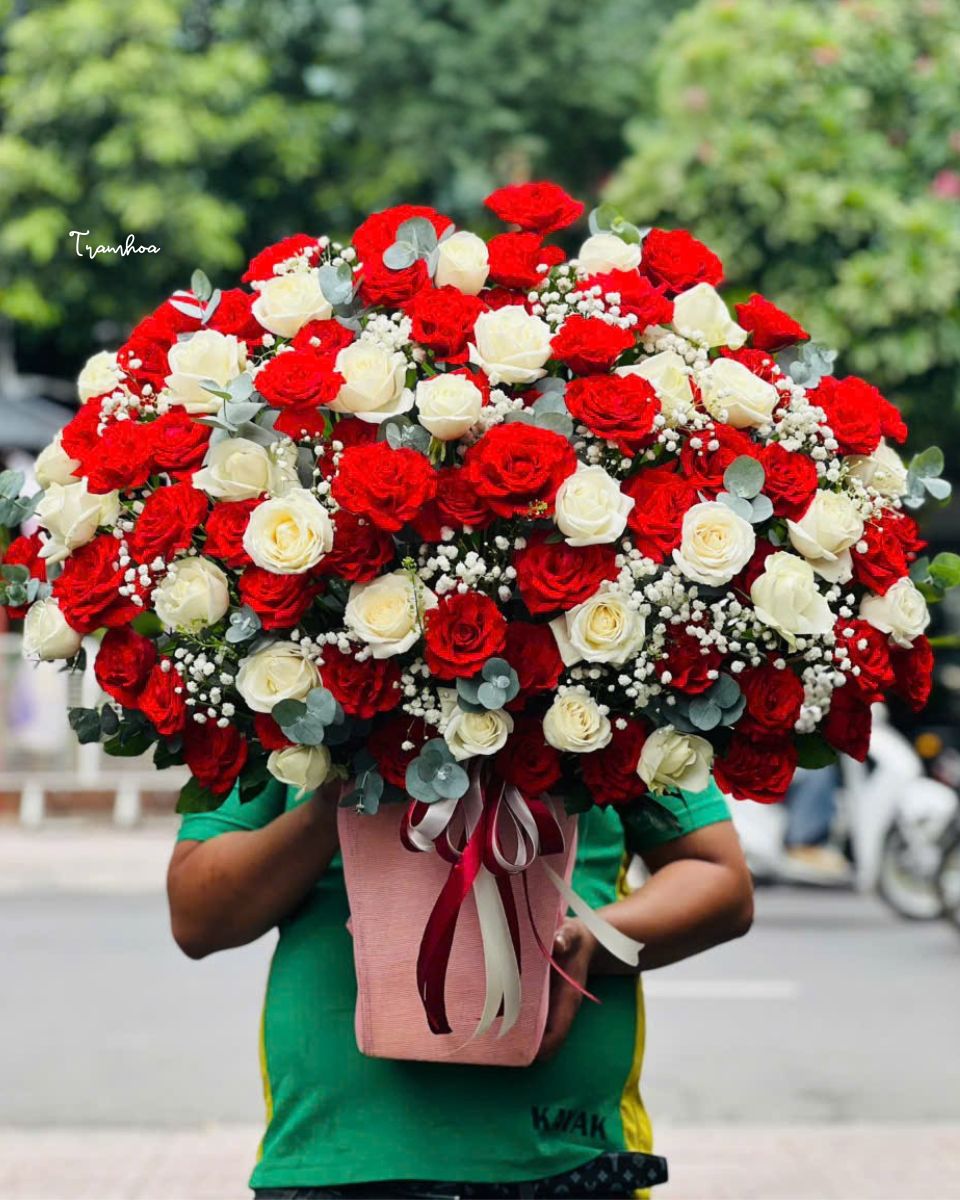 Giỏ hoa sinh nhật tặng người thân ở Bình Chánh
