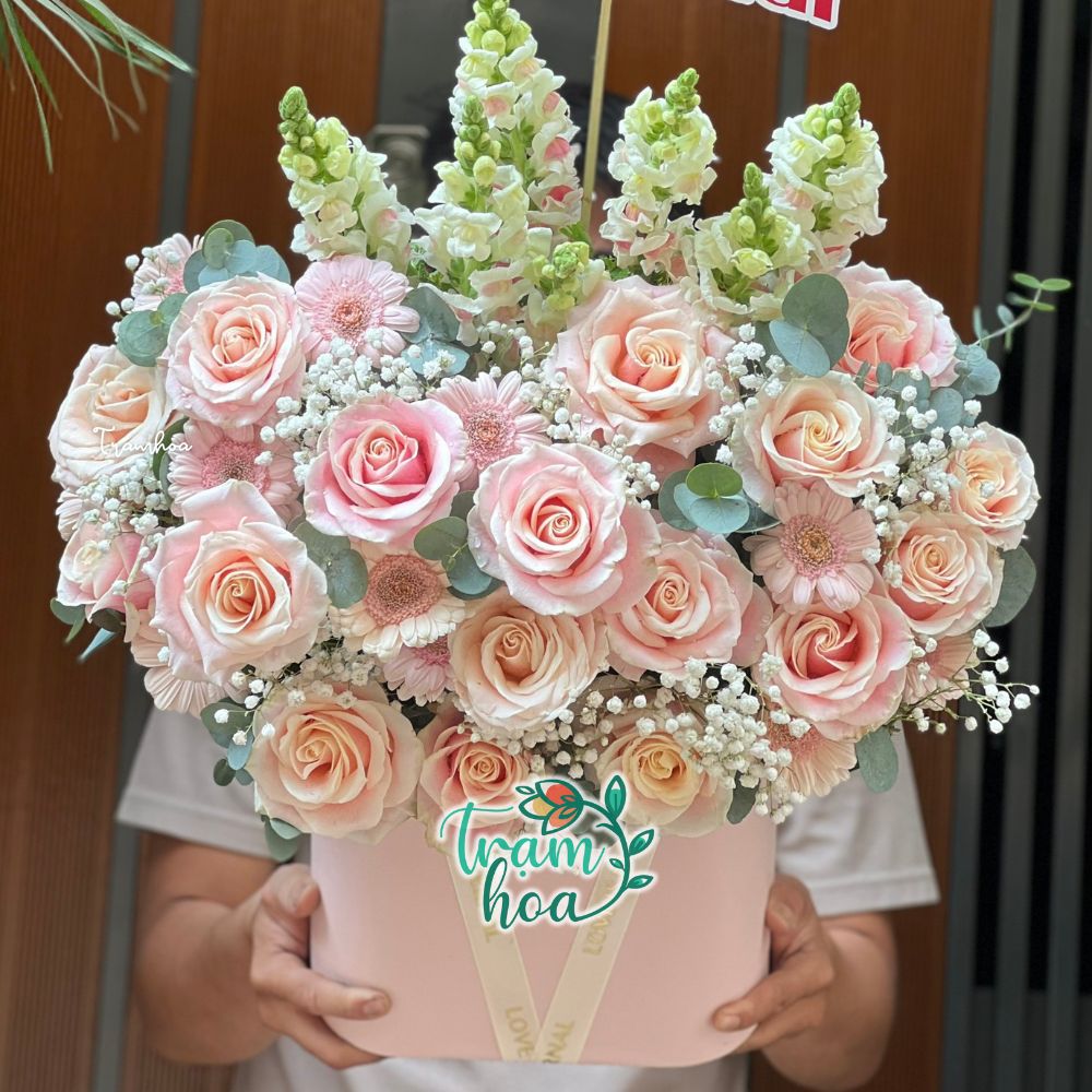 Giỏ hoa tươi trang nhã làm quà ra mắt gia đình bạn gái