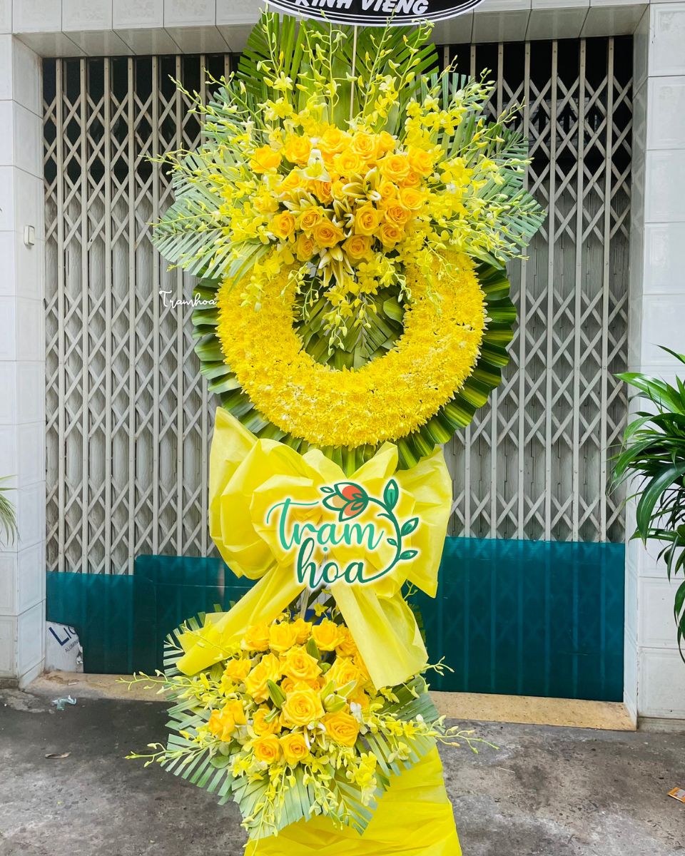 Hoa Chia Buồn Người Già Từ Cúc Vàng Và Lan Vàng Chủ Đạo