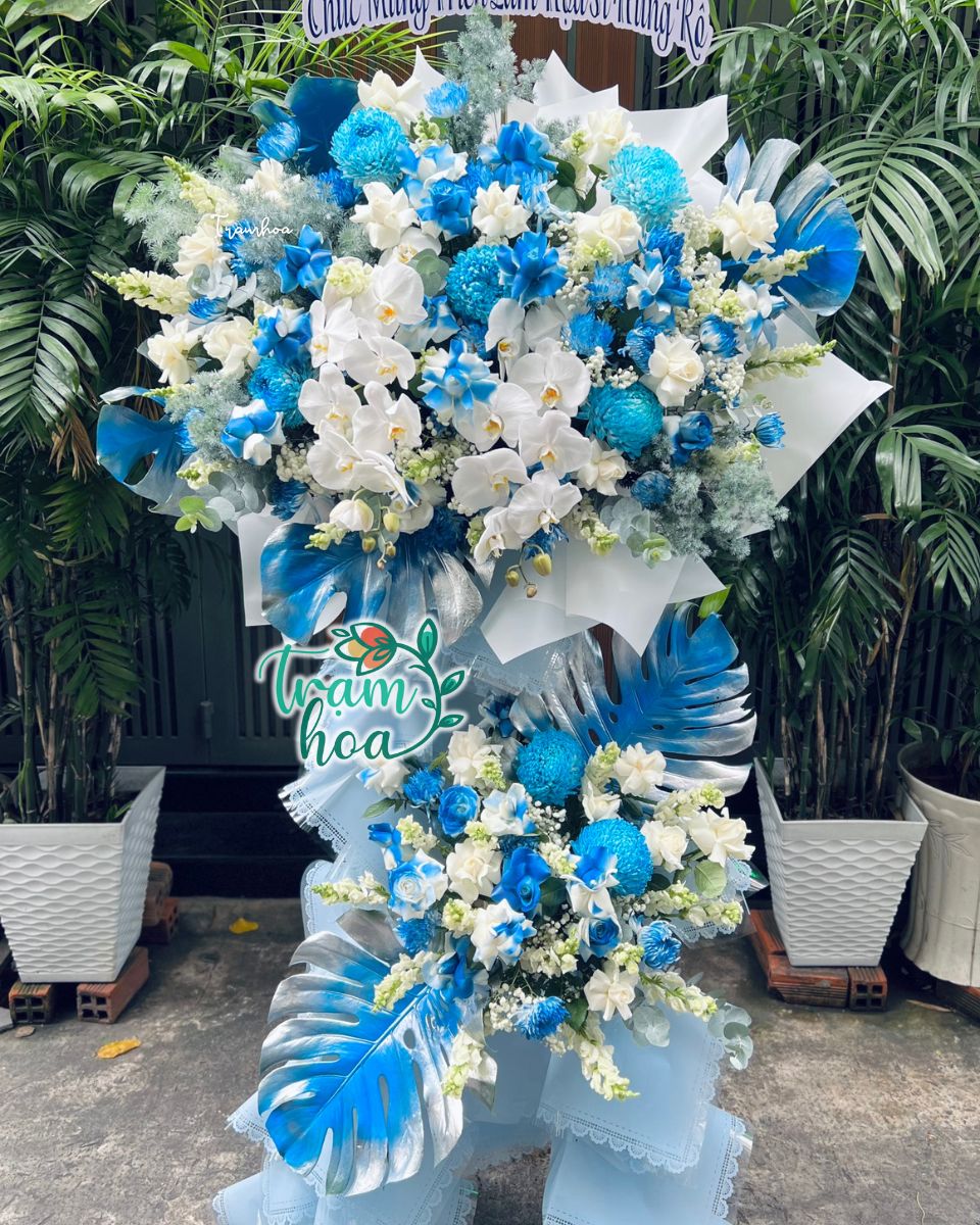Kệ hoa chúc mừng khai trương tone xanh dương nổi bật
