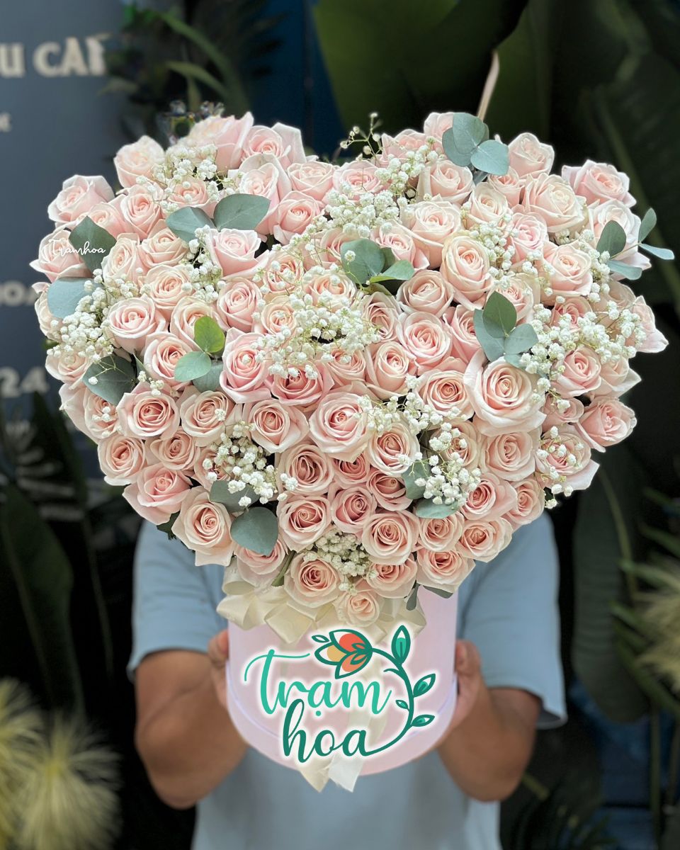 Lẵng Hoa Hồng Kem Pastel Kết Hình Trái Tim