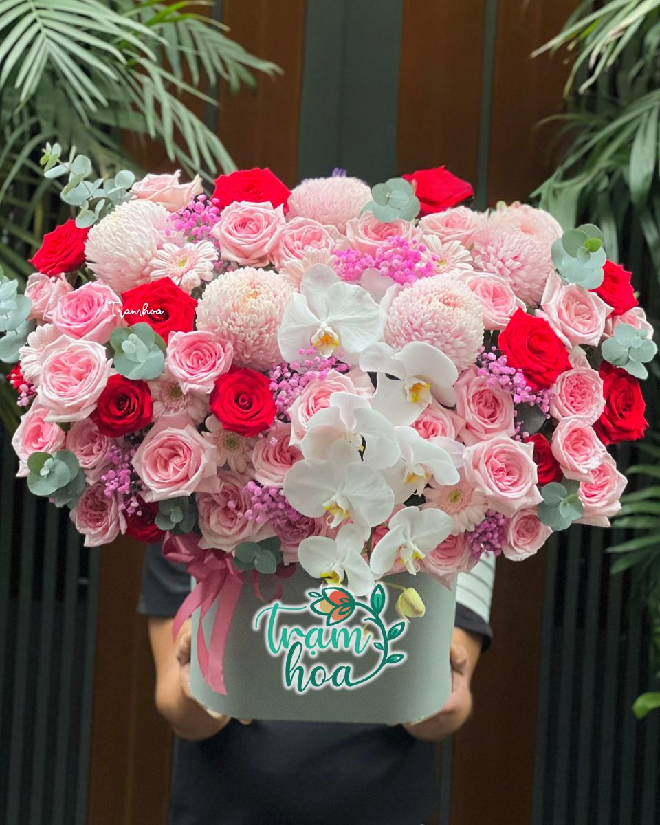 Lẵng hoa chúc mừng khai trương để bàn tone hồng