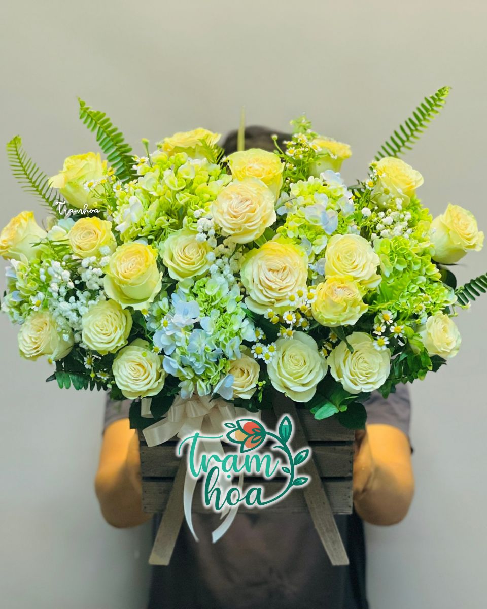 Lẵng hoa hồng trắng kết hợp tú cầu mừng thọ ông bà