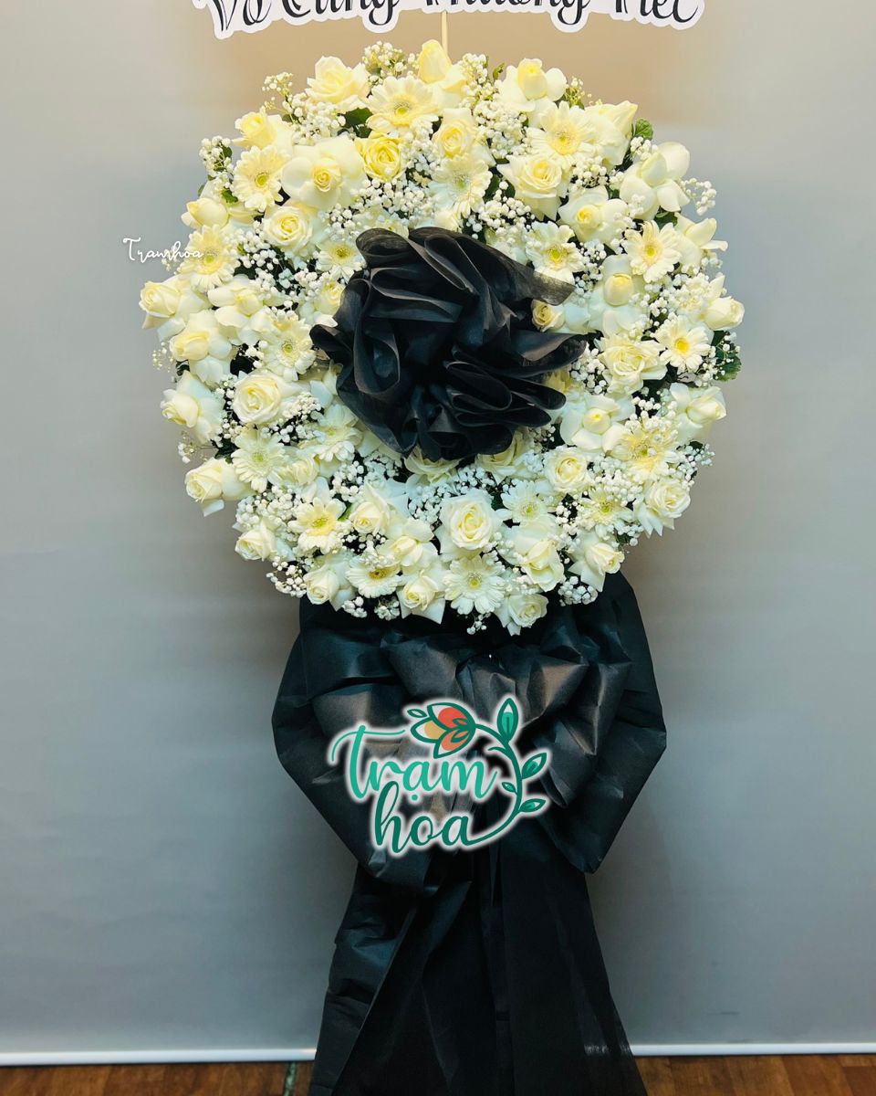 Shop hoa tuoi Tan Binh cung cap hoa vieng tang giao tan noi chup hinh hoa truoc khi giao Shop hoa tươi Tân Bình cung cấp hoa viếng tang giao tận nơi, chụp hình hoa trước khi giao