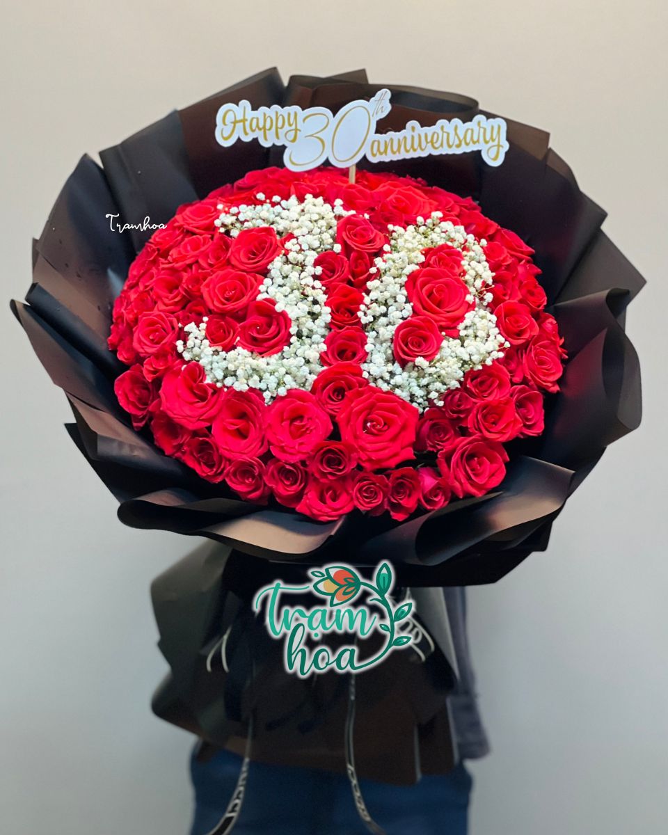 Bó hoa xếp chữ mừng kỷ niệm 30 năm ngày cưới