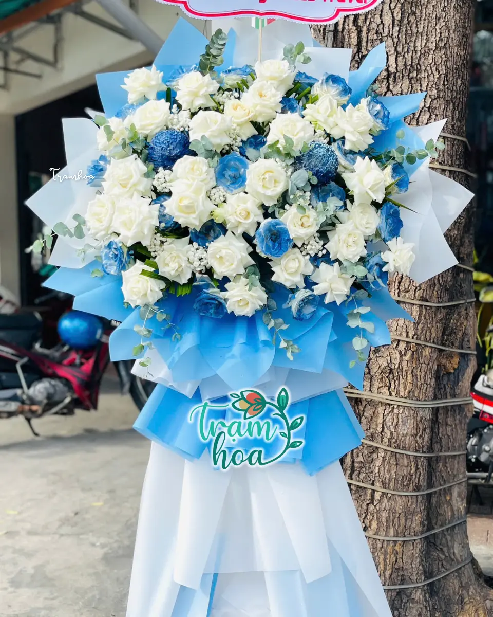 Hoa Chúc Mừng Tone Xanh – Biểu Tượng Của Bình Yên & Phát Triển Bền Vững