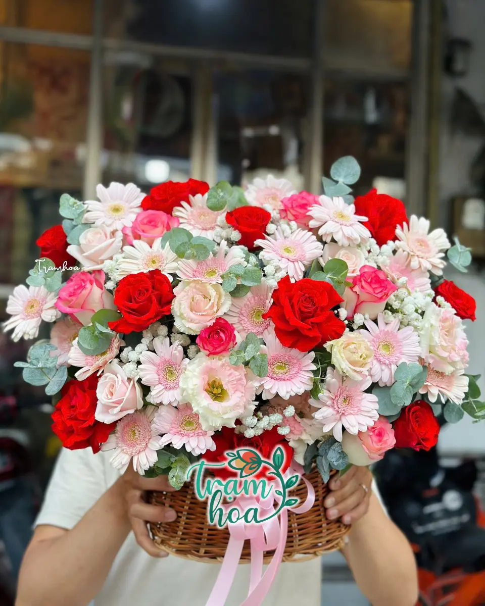 Hoa Tặng 20:10 – Gửi Yêu Thương Ngọt Ngào Đến Phụ Nữ Việt