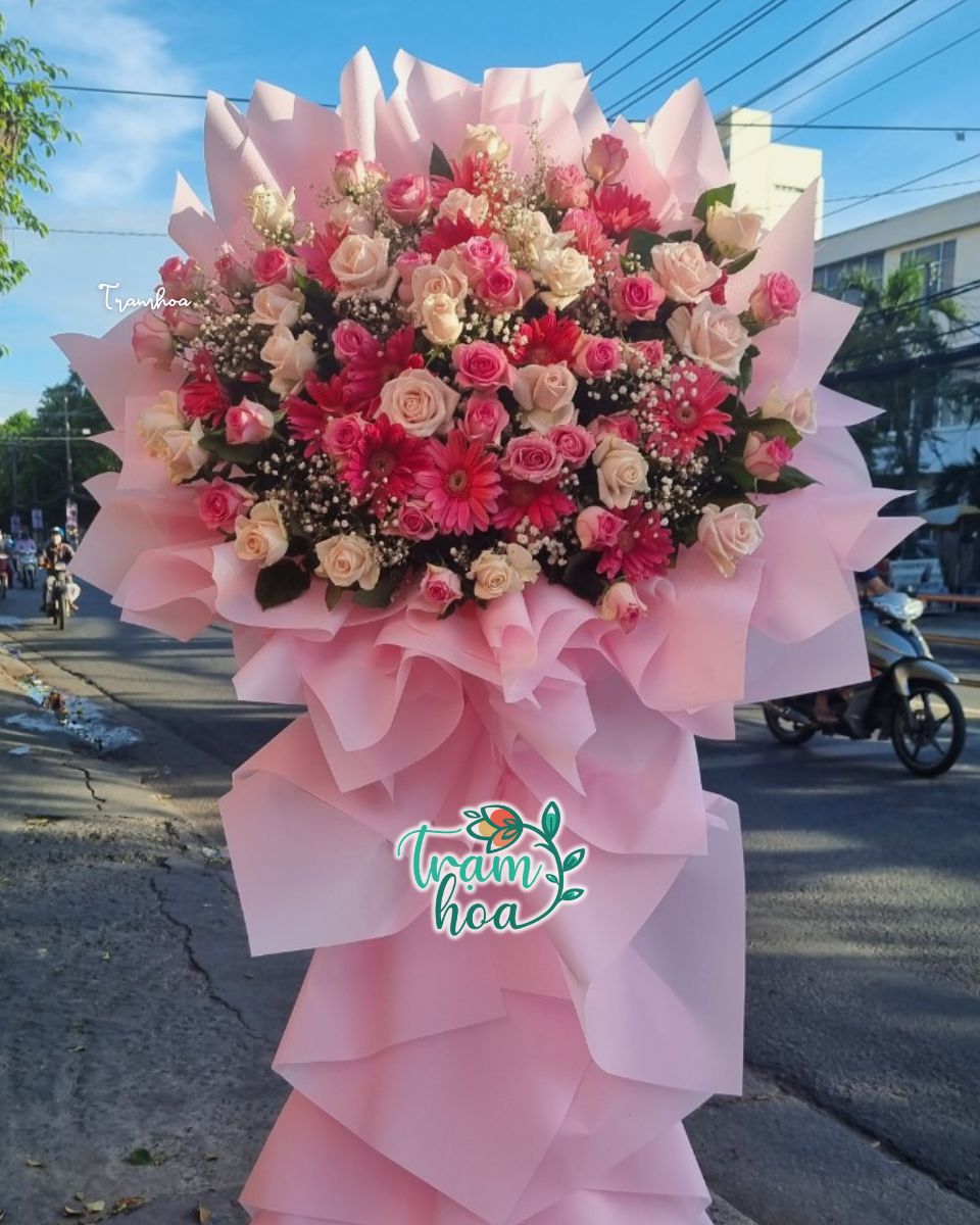 Kệ hoa chúc mừng khởi công tone hồng rực rỡ tại Shop hoa tươi Gia Nghĩa