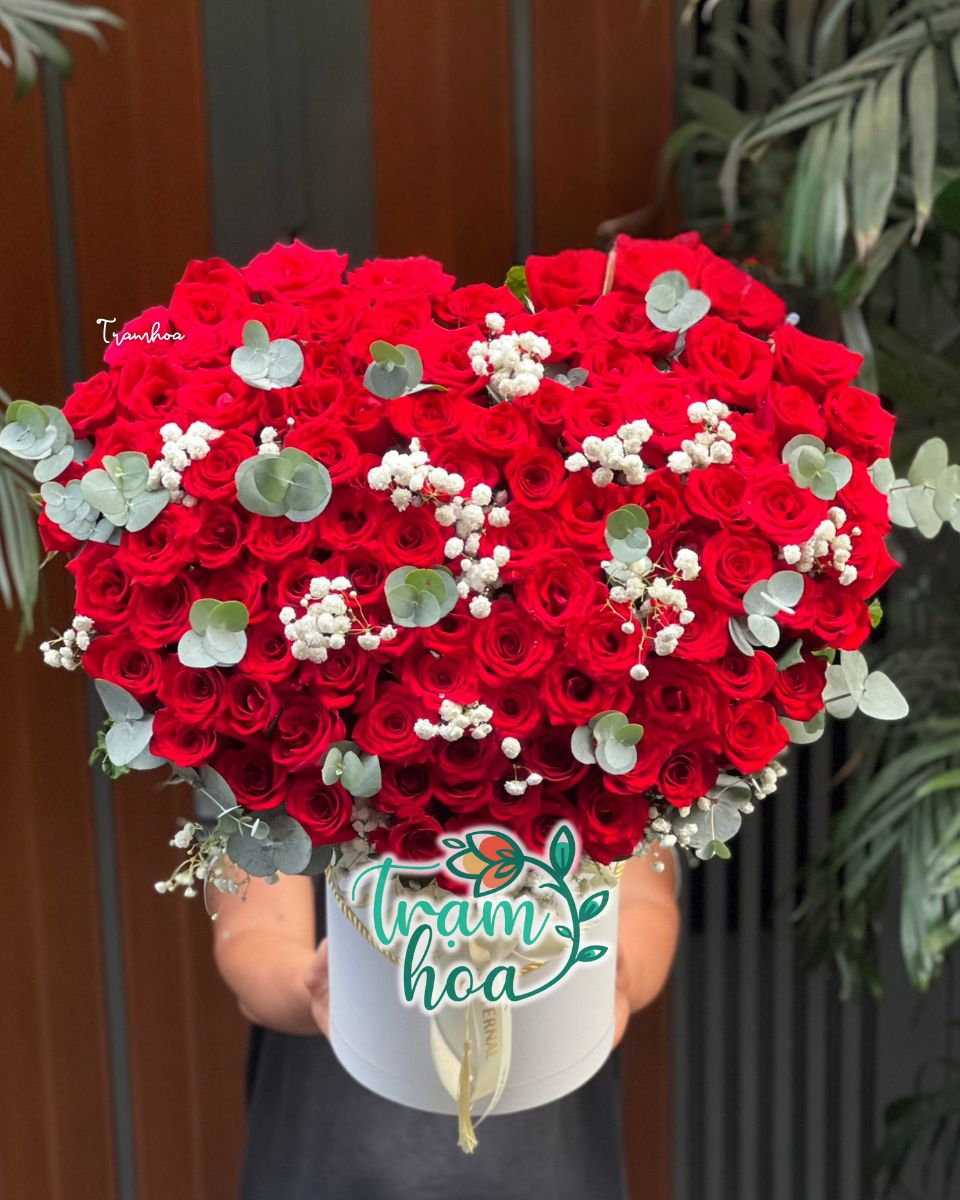 Lẵng hoa hồng kết hình trái tim khổng lồ