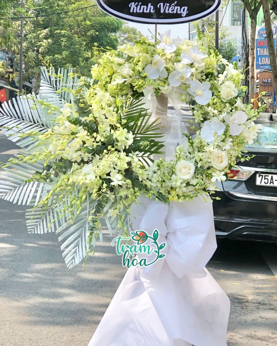 Mẫu hoa viếng tang trang trọng tại Shop hoa tươi Gia Nghĩa