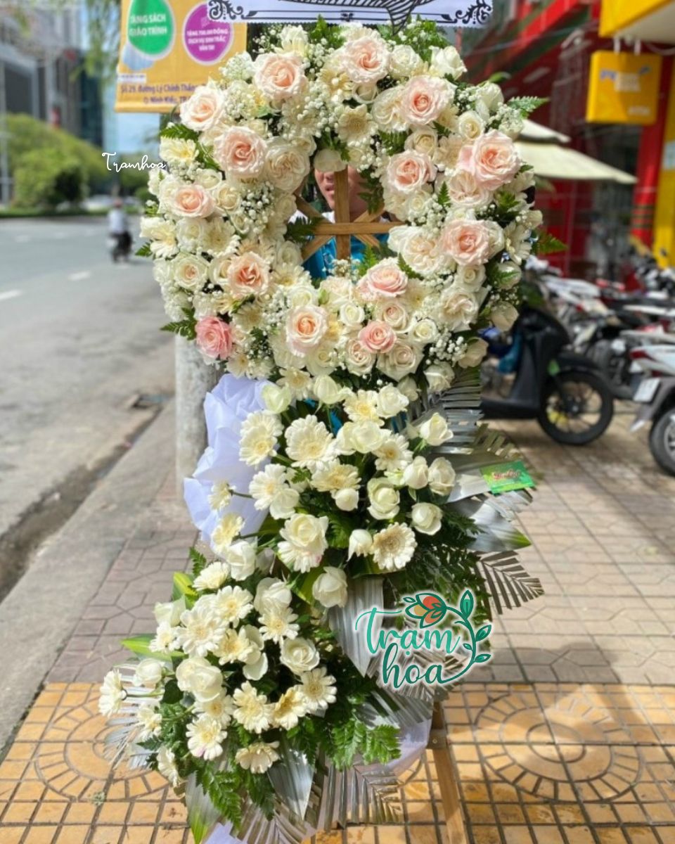 Shop hoa tuoi Thu Thua cung cap hoa tang le giao tan noi dung hen phong tuc Shop hoa tươi Thủ Thừa cung cấp hoa tang lễ giao tận nơi, đúng hẹn, phong tục