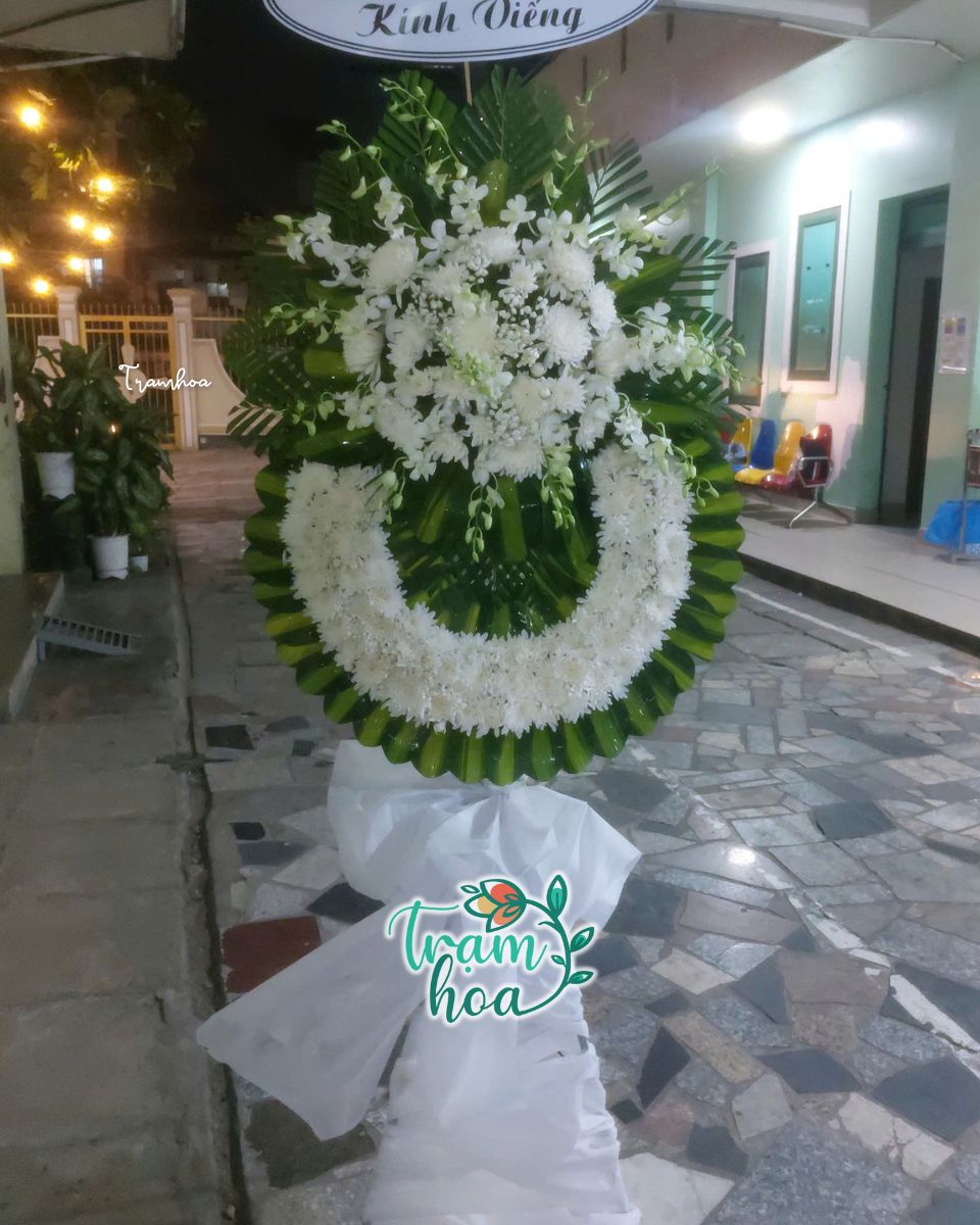 Hoa chia buồn trang trọng tại Shop hoa Long Thành