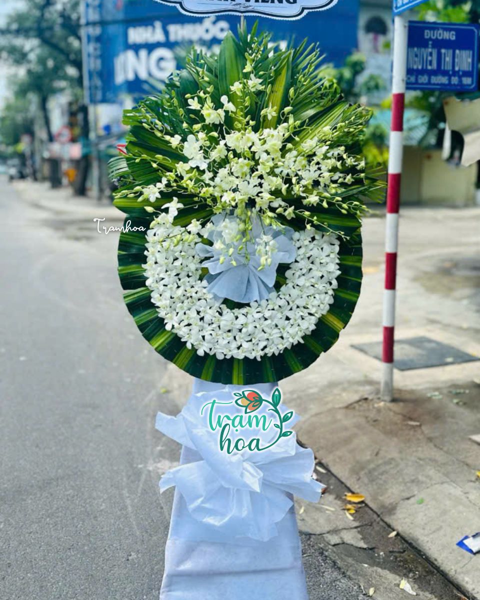 Shop hoa tươi Tân Hồng Đồng Tháp cam kết giao hoa tan lễ tận nơi đúng hẹn, đúng mẫu