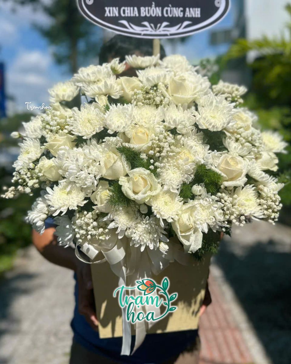 Lẵng hoa chia buồn tại shop hoa tươi Cái Răng