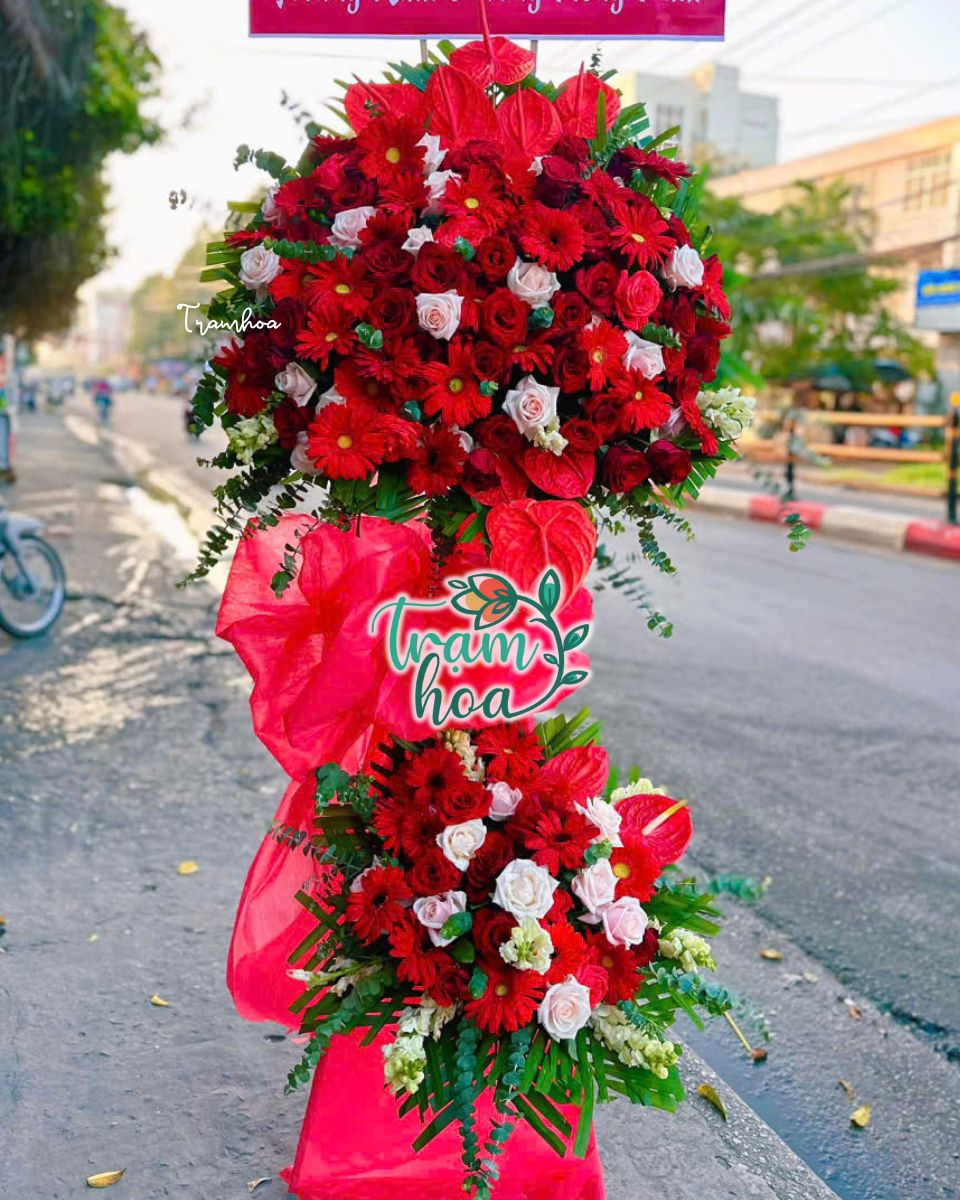 Kệ hoa chúc mừng đẹp tại Trạm Hoa Buôn Ma Thuột Đăk Lăk