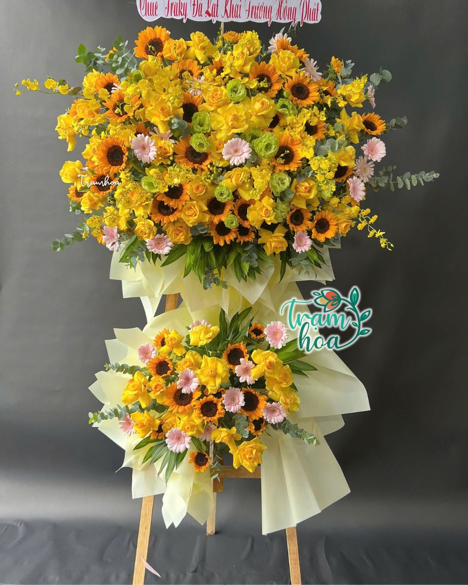 Ke hoa chuc mung dep tai Tram Hoa Cam Le Kệ hoa chúc mừng đẹp tại Trạm Hoa Cẩm Lệ