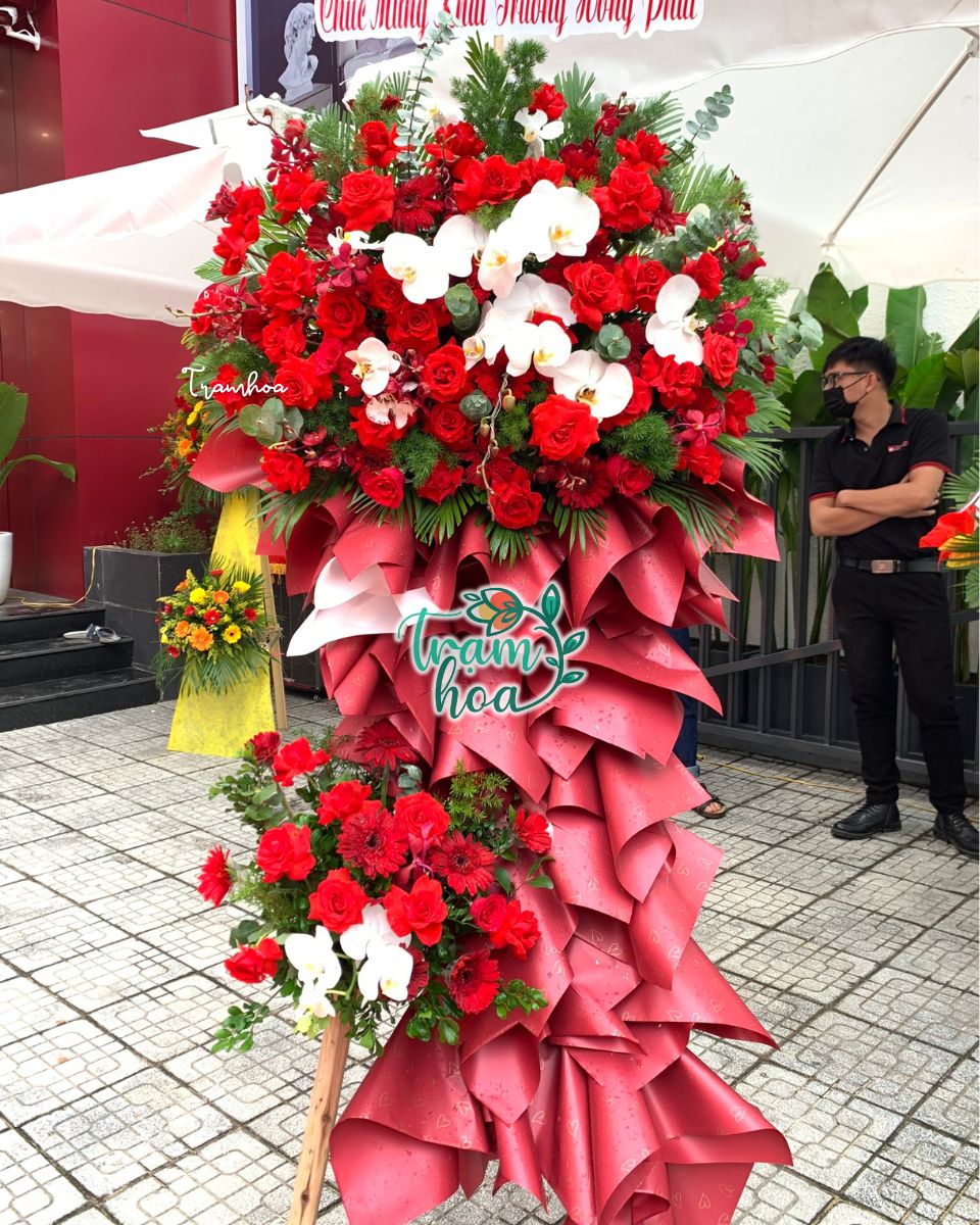 Ke hoa chuc mung khai truong hoanh trang ruc ro tai Tram Hoa Thang Binh Kệ hoa chúc mừng khai trương hoành tráng, rực rỡ tại Trạm Hoa Thăng Bình