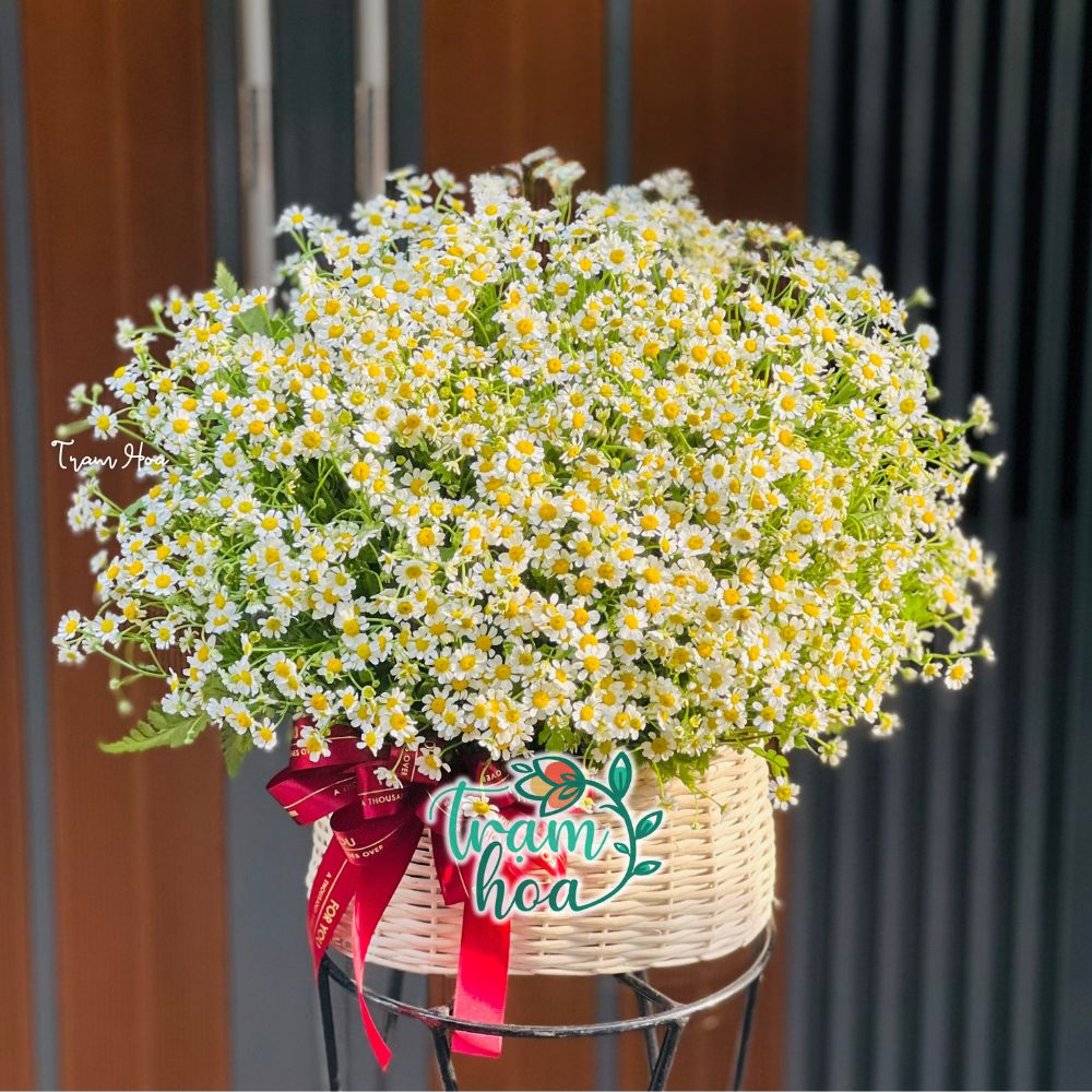 Lang hoa sinh nhat de ban dep duoc thiet ke boi florists Tram Hoa Hai Chau Lẵng hoa sinh nhật để bàn đẹp được thiết kế bởi florists Trạm Hoa Hải Châu