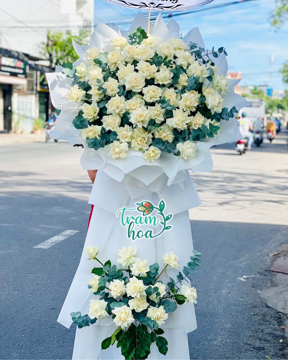 Tram Hoa Phu Yen cung cap nhieu mau hoa tang le trang trang nha Trạm Hoa Phú Yên cung cấp nhiều mẫu hoa tang lễ trắng trang nhã