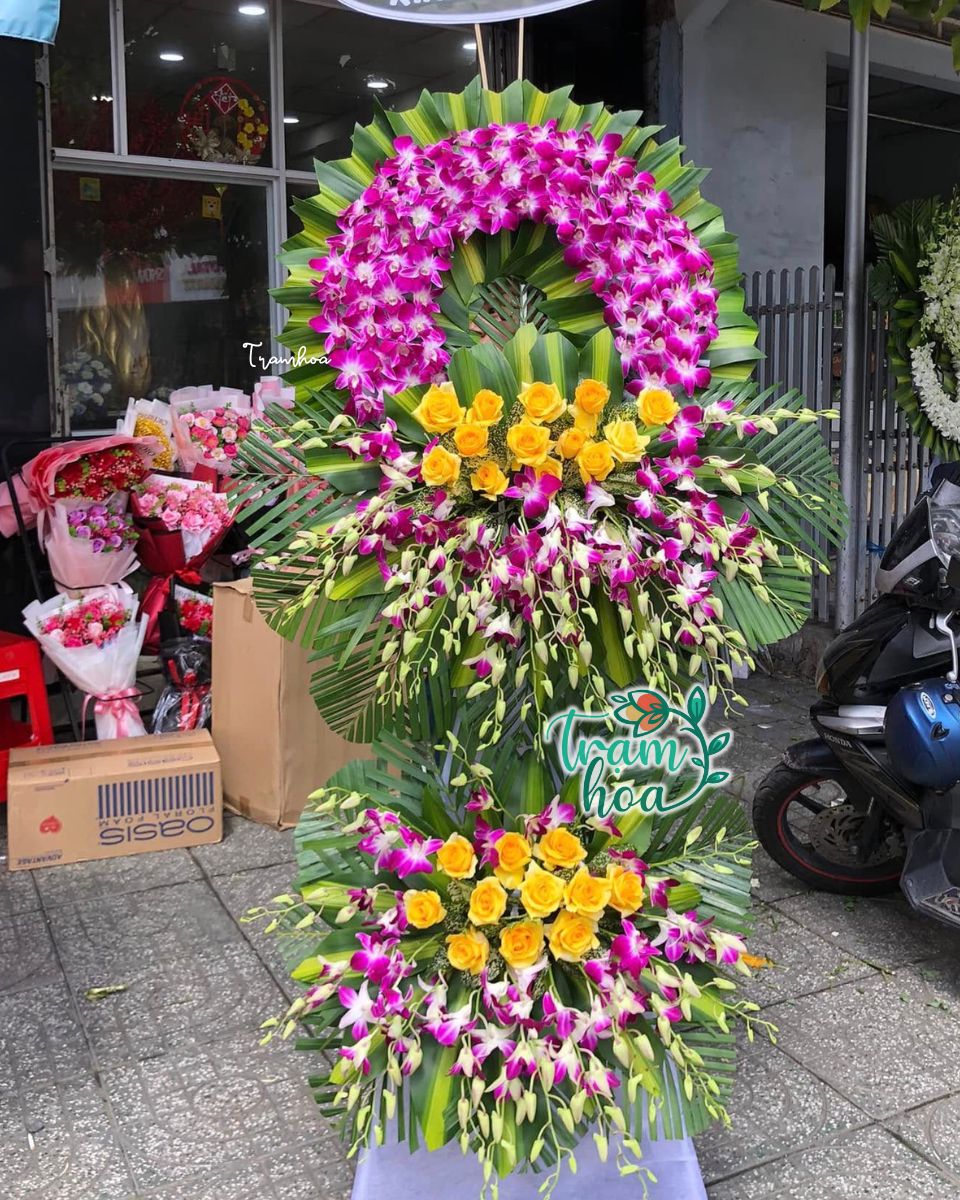 Trạm Hoa Tây Ninh cung cấp nhiều vòng hoa tang phù hợp với nghi lễ, tôn giáo