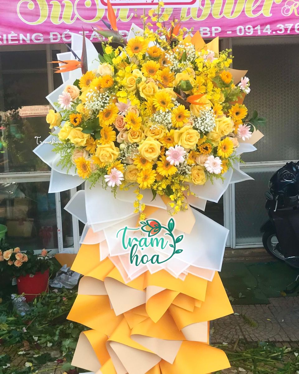 Shop hoa tuoi Loc Ninh cung cap da dang mau ke hoa chuc mung theo tung dip va ngan sach Shop hoa tươi Lộc Ninh cung cấp đa dạng mẫu kệ hoa chúc mừng theo từng dịp và ngân sách