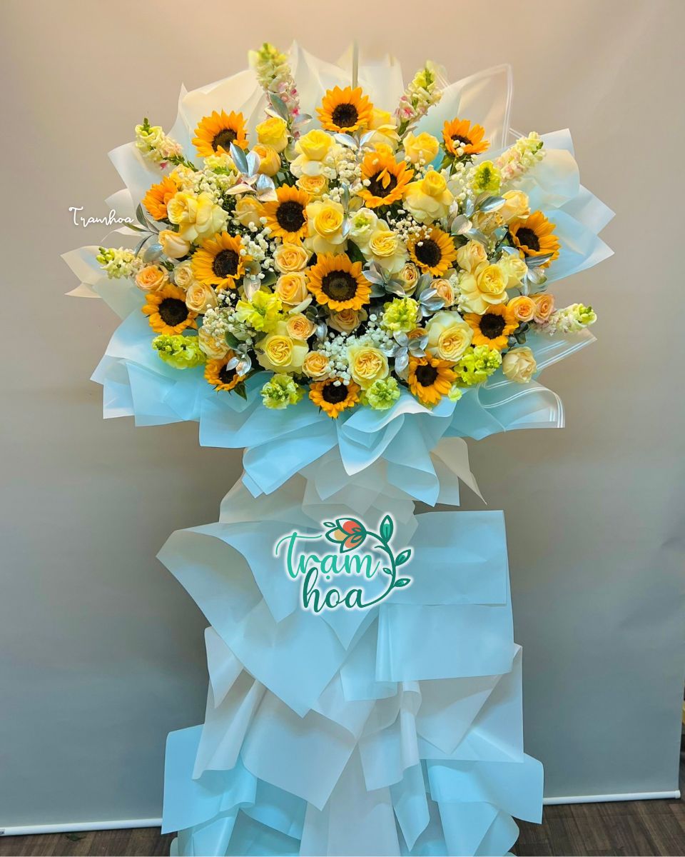 Kệ hoa khai trương cửa hàng thú cưng pet shop tone vàng cam