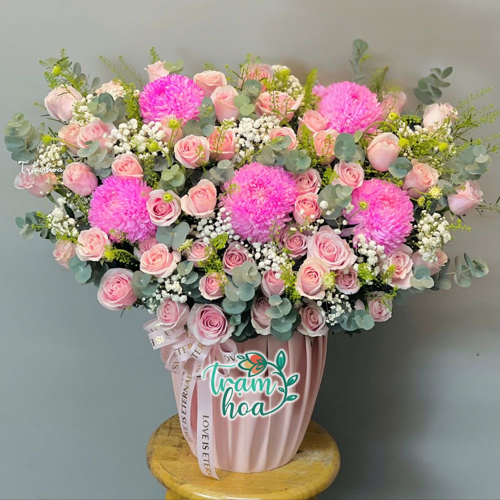 Hoa khai truong studio ao cuoi tone trang kem hong pastel Hoa khai trương studio áo cưới tone trắng kem hồng pastel