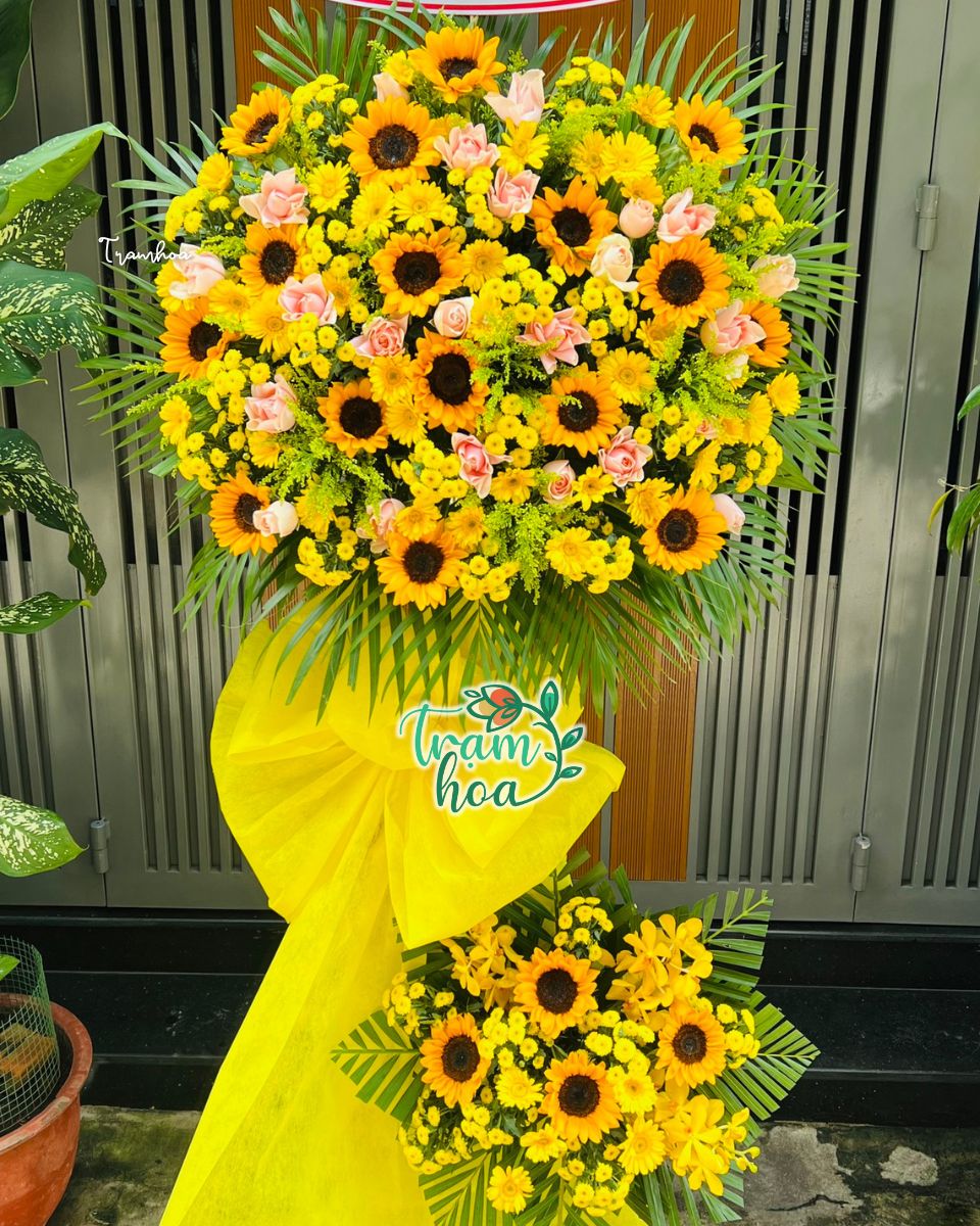 Ke hoa khai truong cong ty bat dong san tone vang thinh vuong Kệ hoa khai trương công ty bất động sản tone vàng thịnh vượng
